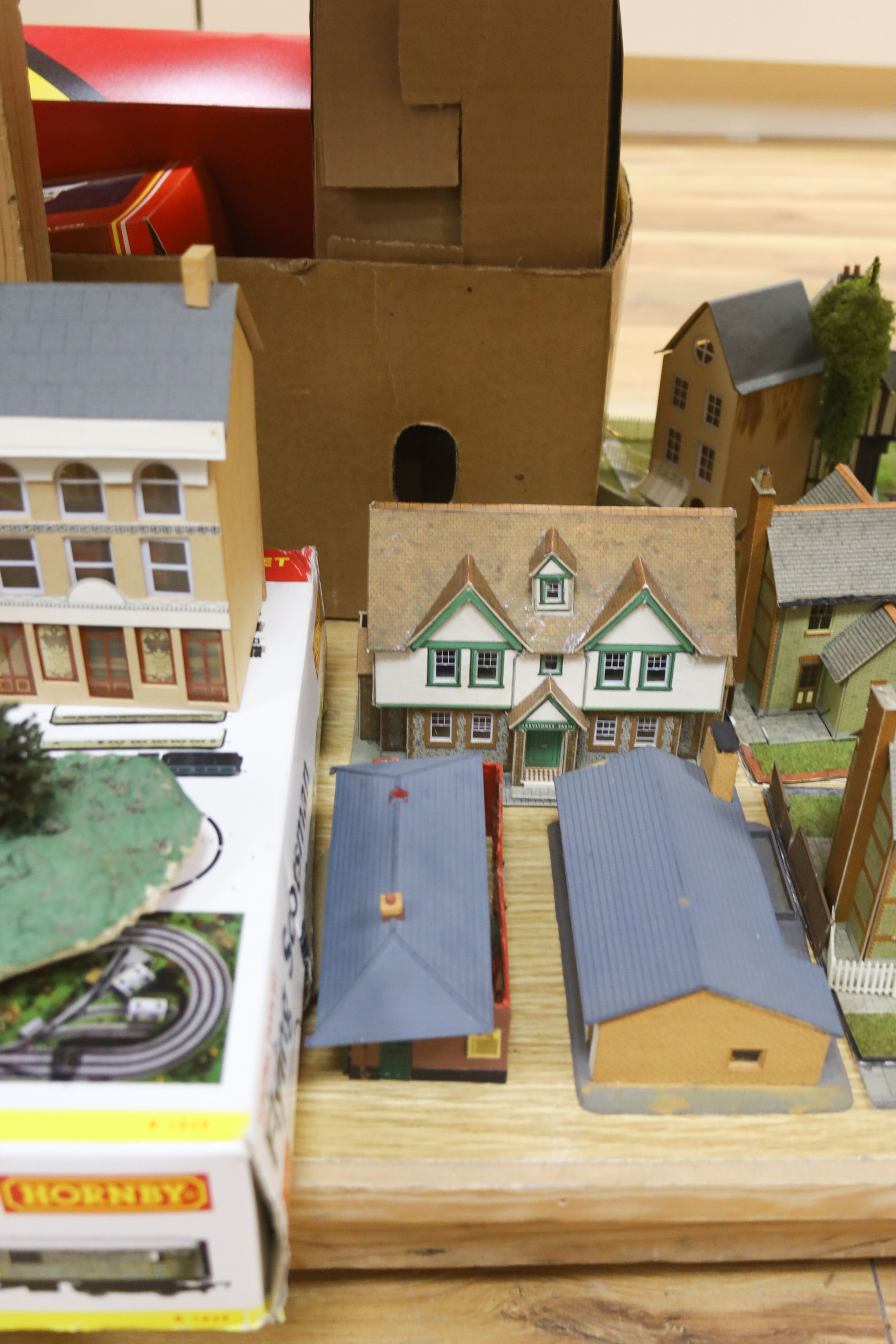 A mixed quantity of Hornby train sets etc including the flying Scotsman, building models, track etc.